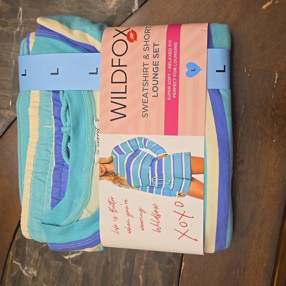 NWT Wildfox Sweatshirt and Short Lounge Set in Large - Picture 2 of 6